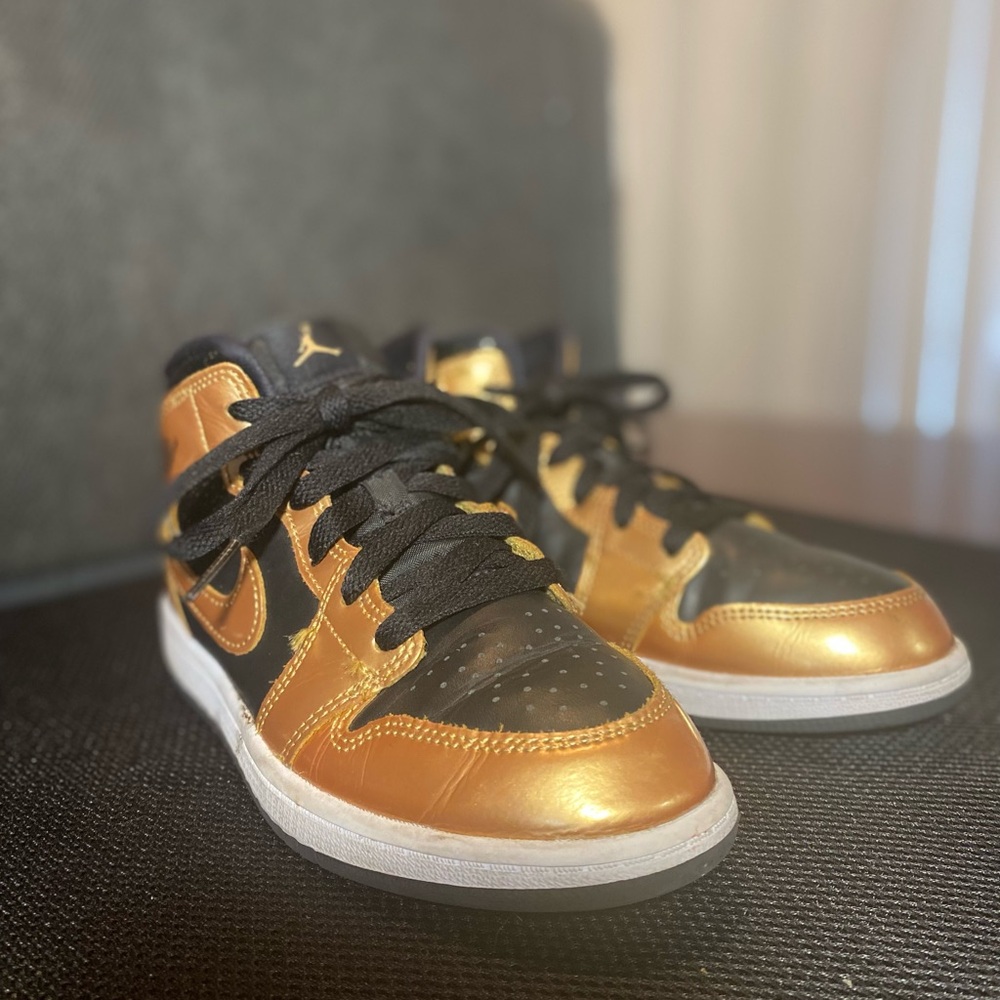 Boys Air Jordan shoes that’s in good condition